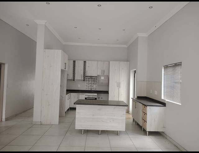 3 BEDROOM HOUSE FOR SALE IN GEELHOUTPARK